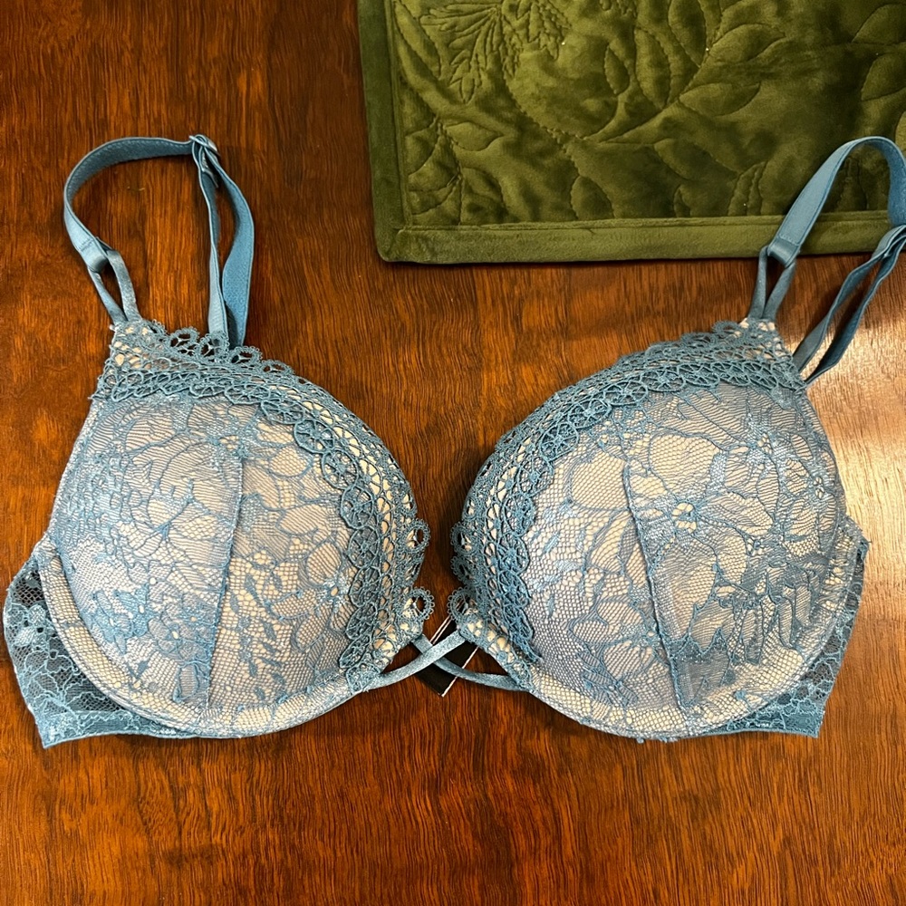 💙Victoria’s Secret Bombshell Bra 32B Blue Lace💙